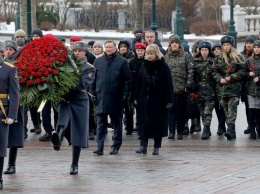 В Москве состоялась церемония возложения цветов к могиле Неизвестного солдата