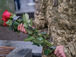 В Краматорске сотни жителей пришли проститься с военным, убитым снайпером боевиков