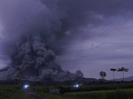 В Индонезии начал извергаться вулкан: есть жертвы