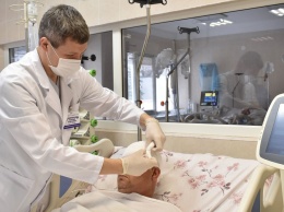 Десятки осколков в теле, кровоизлияние и двухчасовая операция на мозге: в больнице Мечникова спасают раненого бойца