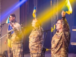 В Днепре в честь волонтеров и военных спели патриотические песни