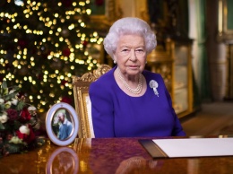 Королева Британии начала передавать власть принцу Чарльзу - СМИ