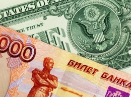 Bloomberg: новые санкции США и ЕС могут затронуть обмен рубля