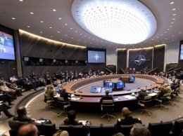 Руководство НАТО на внеочередном заседании обсудило российскую угрозу