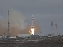 Россия запустила ракету Союз с туристами на МКС