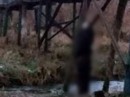 Под Немышлянским мостом обнаружили повешенного мужчину