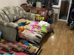 Задушила двухлетнего сына поясом: опубликованы фото из квартиры на Салтовке, где произошло убийство