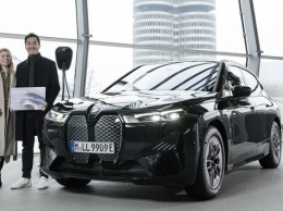 BMW вручила клиентам миллионный электромобиль и пообещала до 2025 года выпустить еще миллион
