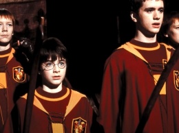 Опубликована первая фотография «Назад в Хогвартс». Гарри, Рон и Гермиона возвращаются в Гриффиндор