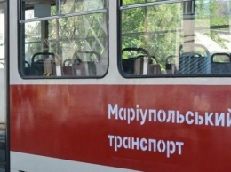 Мариуполь уже не в красной зоне, но вход в транспорт по-прежнему в одну дверь