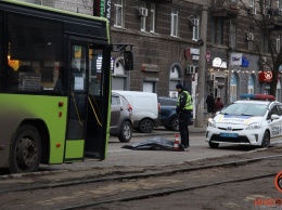 В Днепре на Гагарина автобус №146А сбил женщину: она умерла на месте