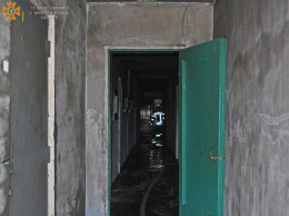 Ночной пожар в Николаеве. Горела 9-этажка, эвакуировали жильцов (ФОТО)