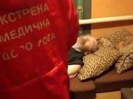 В селе под Киевом пожилой мужчина упал на пол и пролежал так три дня