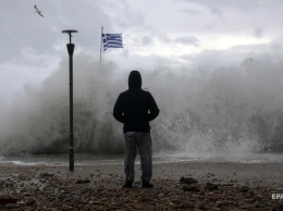 В Греции шторм спровоцировал наводнения: погиб человек