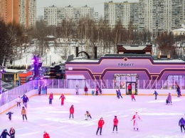 В Москве открыли более 150 катков