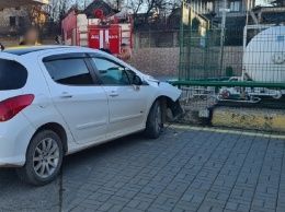 Peugeot въехал в газовый модуль в Симферопольском районе