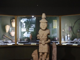 В запорожском музее можно увидеть половецкую стелу в дорогой одежде