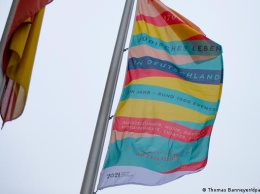 В Германии подняли 1700 флагов. Почему?