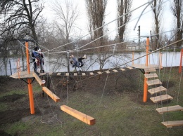 В Днепре для юных скалолазов открыли веревочный парк (фото)