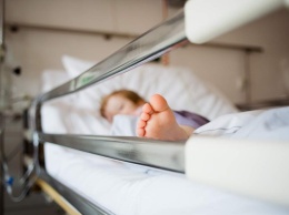 В больницу Днепра из Новомосковска экстренно доставили двухлетнюю девочку: что произошло