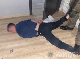 На Киевщине неадекват стрелял по рабочим. Его задержал спецназ (видео)