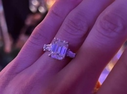 Виктория Боня объявила о помолвке и показала кольцо с огромным бриллиантом