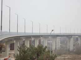 В Запорожье на подъездах к балочному мосту забетонировали последние плиты