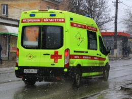 В Крыму эвакуировали застрявшую в грязи скорую помощь