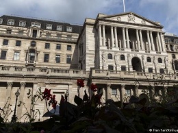 Банк Англии впервые за почти 3,5 года повысил базовую процентную ставку