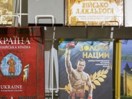 Украинцы начали получать "ковидную тысячу" и обвалили книжные сайты