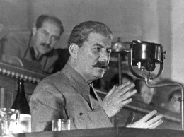 Баннер со Сталиным и министром ЖКХ признали ненадлежащей рекламой