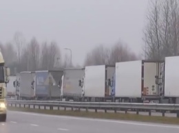 На границе с Польшей скопилось 500 грузовиков