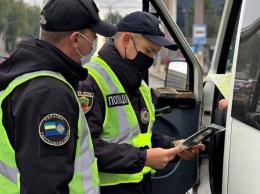 Внезапные визиты: в Харькове полиция проверяет ТРЦ, кафе, транспорт на соблюдение карантина