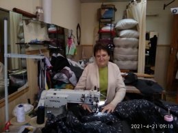 Марина Завгородняя со знанием дела берется за пошив и ремонт одежды