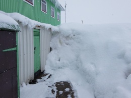Станцию Вернадского в Антарктиде замело - такого снега тут не было 20 лет (ФОТО)