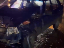В Кривом Роге столкнулись микроавтобус Mercedes Sprinter и легковушка «Славута», в результате пострадала 25-летняя девушка водитель