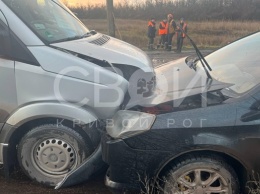 В Кривом Роге авто без водителя врезалось в маршрутку, двое пострадавших