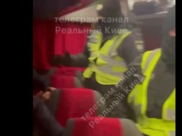Из автобуса «Одесса - Киев» вытолкали двух пассажиров без COVID-сертификатов