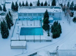 На открытом воздухе: в Харькове возобновил работу еще один бассейн