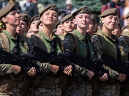 В Украине женщин будут ставить на военный учет: список профессий