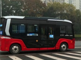 Беспилотные автобусы начали пробную коммерческую эксплуатацию в китайском Чунцине