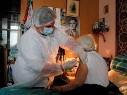 В Словакии пенсионерам дадут 300 евро за COVID-вакцинацию
