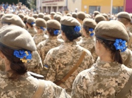 Украинский интернет взорвался смешными мемами на тему женщин в военкоматах