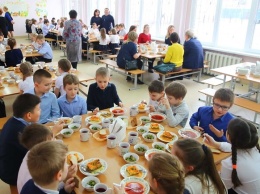 В Киеве в 6 учебных заведениях массово отравились дети