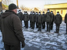 Командиры криворожских нацгвардейцев проходят занятия на обучающем воинском сборе в Днепре