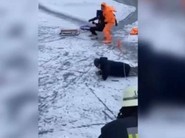 На озере Тельбин женщина во время катания на коньках провалилась под лед