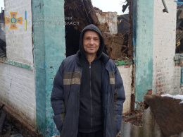 Под Харьковом мужчина и подросток спасли детей и бабушку на пожаре