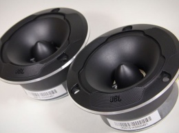 Компания HARMAN презентовала аудиосистему для авто JBL Shock Wave 4T