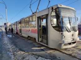 На открытой позавчера линии скоростного трамвая на Борщаговке новых остановок не появилось