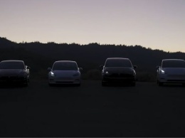 Четыре авто Tesla исполнили "Щедрик" - видео стало вирусным